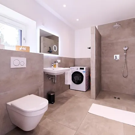 Semesterbostad Xzllenz - 4 Schlafzimmer, Zentral, Parken, U-bahn, 2 Baeder, 4 Smart-tv, Optional Einzelbett *