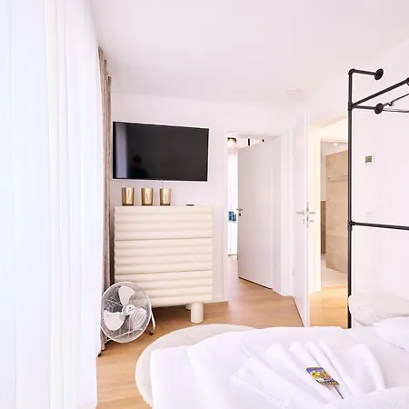 Semesterbostad Xzllenz - 4 Schlafzimmer, Zentral, Parken, U-bahn, 2 Baeder, 4 Smart-tv, Optional Einzelbett *