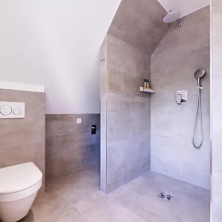 Xzllenz - 4 Schlafzimmer, Zentral, Parken, U-bahn, 2 Baeder, 4 Smart-tv, Optional Einzelbett Nürnberg