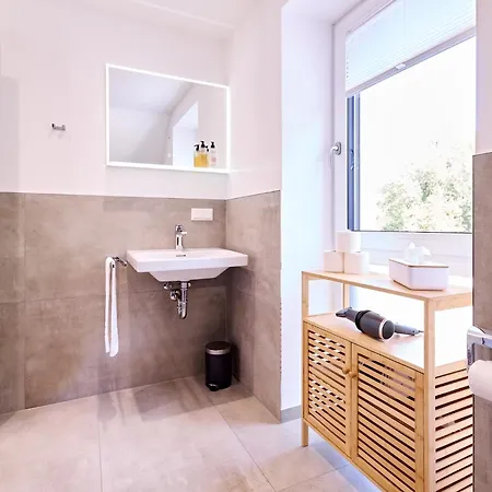 Xzllenz - 4 Schlafzimmer, Zentral, Parken, U-bahn, 2 Baeder, 4 Smart-tv, Optional Einzelbett Semesterbostad *