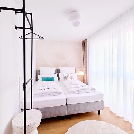 Xzllenz - 4 Schlafzimmer, Zentral, Parken, U-bahn, 2 Baeder, 4 Smart-tv, Optional Einzelbett