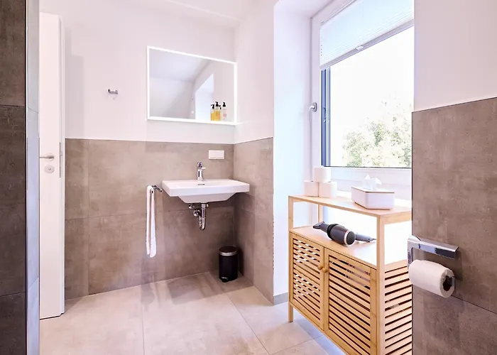Xzllenz - 4 Schlafzimmer, Zentral, Parken, U-bahn, 2 Baeder, 4 Smart-tv, Optional Einzelbett בית נופש *
