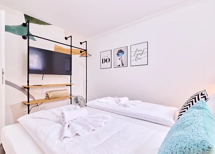 Ferienhaus Xzllenz - 4 Schlafzimmer, Zentral, Parken, U-bahn, 2 Bäder, 4 Smart-tv, Optional Einzelbett *